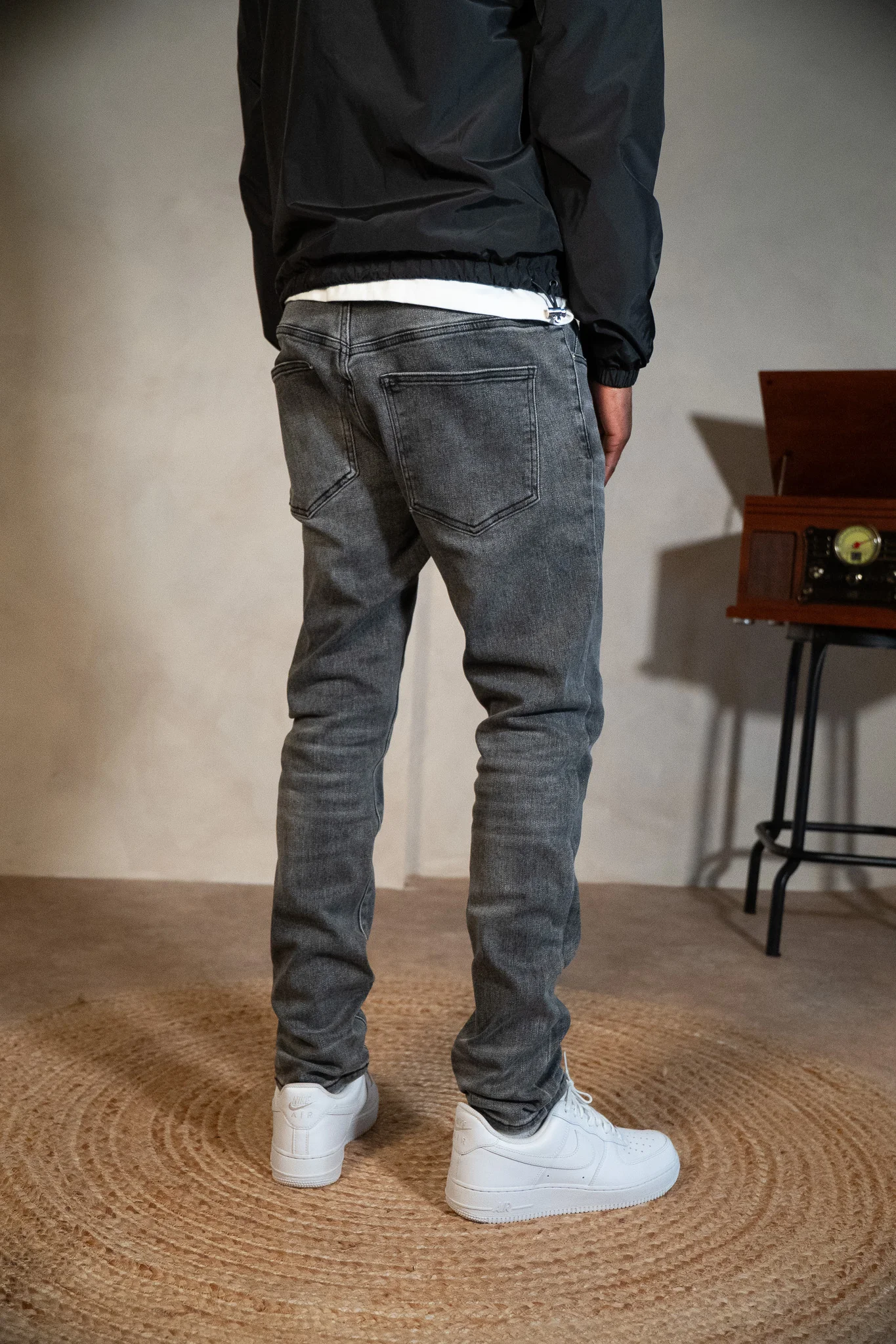 Essential Slim Jeans - Dark Grey - Image 3