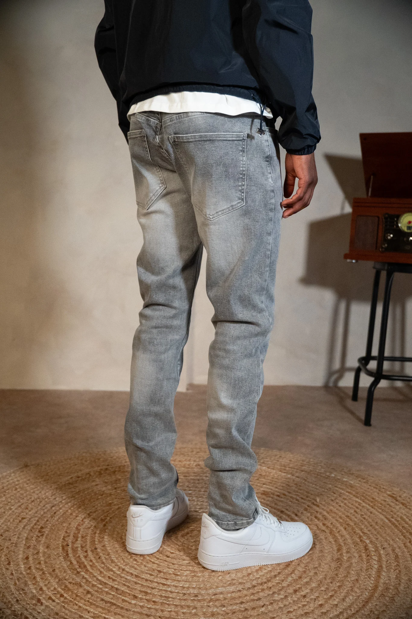 Essential Slim Jeans - Light Grey - Image 3